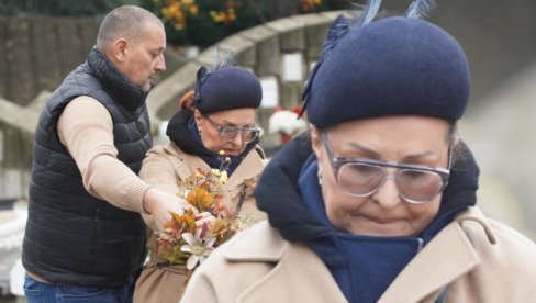 PRAZNINA NE JENJAVA Bolne reči Bekutinog sina: Grlim uspomene i nosim te sa sobom (FOTO) PRAZNINA NE JENJAVA Bolne reči Bekutinog sina: Grlim uspomene i nosim te sa sobom (FOTO)