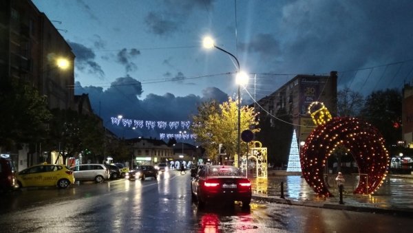 ЗА ДЕСЕТАК ДАНА: Новогодишња расвета биће ускоро постављена ЗА ДЕСЕТАК ДАНА: Новогодишња расвета биће ускоро постављена