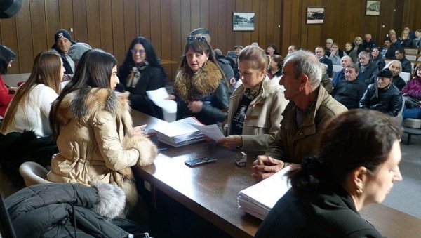 ПОМОЋ СВАКОМЕ КО ЈЕ ОШТЕЋЕН: Санирање штете од олуја на подручју Сремске Митровице ПОМОЋ СВАКОМЕ КО ЈЕ ОШТЕЋЕН: Санирање штете од олуја на подручју Сремске Митровице