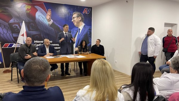 НАРОД ЈЕ НАША СНАГА Синиша Мали и Наташа Тасић Кнежевић разговарали са грађанима Ресника (ФОТО/ВИДЕО) НАРОД ЈЕ НАША СНАГА Синиша Мали и Наташа Тасић Кнежевић разговарали са грађанима Ресника (ФОТО/ВИДЕО)