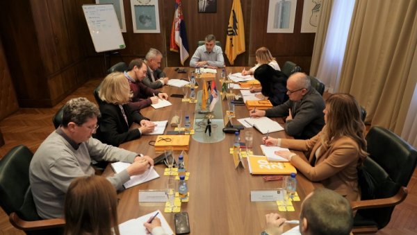 САСТАНАК О НАЈВАЖНИЈИМ ТЕМАМА ИЗ ПОСЛОВАЊА: Приоритети у наредим месецима САСТАНАК О НАЈВАЖНИЈИМ ТЕМАМА ИЗ ПОСЛОВАЊА: Приоритети у наредим месецима