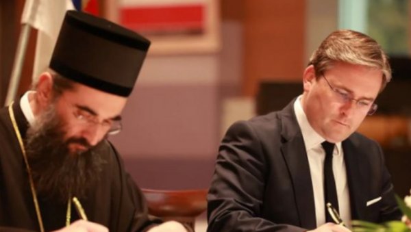 СЕЛАКОВИЋ ПОТПИСАО СПОРАЗУМ СА ЕПАРХИЈОМ НИШКОМ: Крипта у Дуваништу имаће плоче са именима свих палих у одбрани КиМ (ФОТО) СЕЛАКОВИЋ ПОТПИСАО СПОРАЗУМ СА ЕПАРХИЈОМ НИШКОМ: Крипта у Дуваништу имаће плоче са именима свих палих у одбрани КиМ (ФОТО)