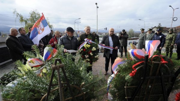 У СЛОБОДИ 79 ГОДИНА: Краљевчани обележили Дан ослобођења у Другом светском рату (ФОТО) У СЛОБОДИ 79 ГОДИНА: Краљевчани обележили Дан ослобођења у Другом светском рату (ФОТО)