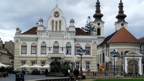 MALI BEČ SVETLI I U MRAKU: U Temišvaru, gde se prošlost i sadašnjost dodiruju i sudaraju (FOTO) MALI BEČ SVETLI I U MRAKU: U Temišvaru, gde se prošlost i sadašnjost dodiruju i sudaraju (FOTO)