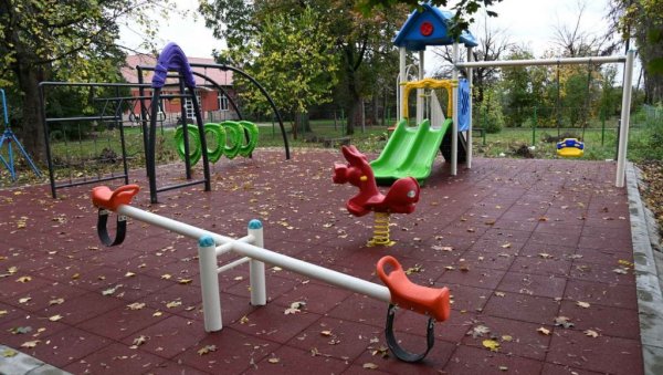 РАДОВИ У ПОЖАРЕВЦУ: Дечја игралишта за четири насеља РАДОВИ У ПОЖАРЕВЦУ: Дечја игралишта за четири насеља