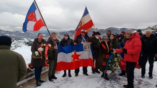 ДРЖАВА ПАМТИ ХЕРОЈСТВО: Кадињача, 82 године касније (ФОТО) ДРЖАВА ПАМТИ ХЕРОЈСТВО: Кадињача, 82 године касније (ФОТО)