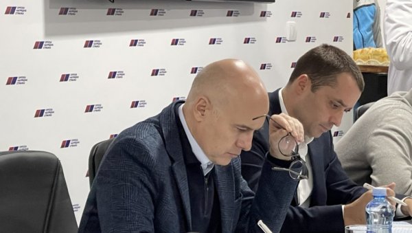 СРБИЈА ИМА ПРАВО НА БУДУЋНОСТ: Вучевић посетио активисте и чланове месног одбора Горњи Вождовац (ВИДЕО) СРБИЈА ИМА ПРАВО НА БУДУЋНОСТ: Вучевић посетио активисте и чланове месног одбора Горњи Вождовац (ВИДЕО)
