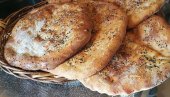 SVEŽE I VRUĆE, A GOTOVE ZA MANJE OD POLA SATA: Samo tri sastojka, lenje lepinje SVEŽE I VRUĆE, A GOTOVE ZA MANJE OD POLA SATA: Samo tri sastojka, lenje lepinje