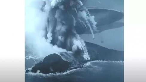VRISAK IZ UTROBE ZEMLJE: Neverovatan prizor - Kamere zabeležile eksplozivnu erupciju vulkana u Japanu (VIDEO)