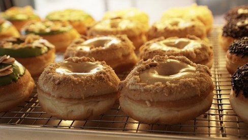 IZ BAKINE KUHINJE TOČAK KROFNE: Brzo i lako za pravljenje IZ BAKINE KUHINJE TOČAK KROFNE: Brzo i lako za pravljenje