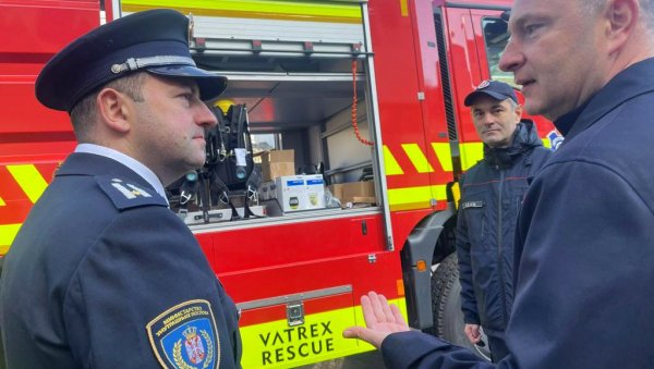 НОВОСАДСКИ ВАТРОГАСЦИ ДОБИЈАЈУ НОВУ СТАНИЦУ: Град донирао нову аутоцистерну и опрему НОВОСАДСКИ ВАТРОГАСЦИ ДОБИЈАЈУ НОВУ СТАНИЦУ: Град донирао нову аутоцистерну и опрему