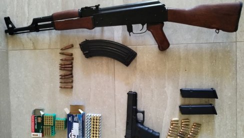 HAPŠENJE U TUZIMA:Oduzeta automatska puška i pištolj