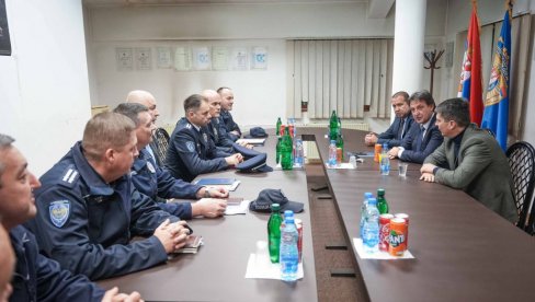 MINISTAR GAŠIĆ: Najavio rekonstrukciju policijske stanice u Surdulici MINISTAR GAŠIĆ: Najavio rekonstrukciju policijske stanice u Surdulici