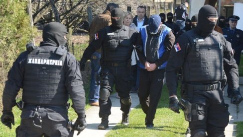 ZA NASUMIČNU PUCNJAVU SEDAM I PO GODINA: Izrečena presuda Milošu Mariću (38) iz Petrovaradina za događaj od pre osam godina ZA NASUMIČNU PUCNJAVU SEDAM I PO GODINA: Izrečena presuda Milošu Mariću (38) iz Petrovaradina za događaj od pre osam godina