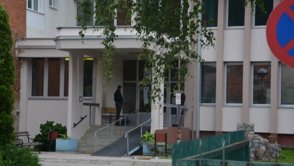 ДОМАР И ВОЗАЧ ДОМА ЗДРАВЉА ПРИЗНАЛИ КРАЂУ: Лож-уље нађено у приватној кући ДОМАР И ВОЗАЧ ДОМА ЗДРАВЉА ПРИЗНАЛИ КРАЂУ: Лож-уље нађено у приватној кући