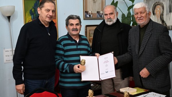 АПОЛОН ДРАГАНУ БОГУТОВИЋУ: Уручене међународне књижевне награде АПОЛОН ДРАГАНУ БОГУТОВИЋУ: Уручене међународне књижевне награде