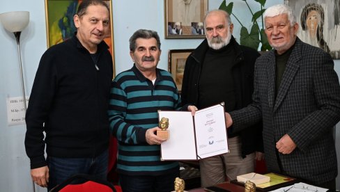 APOLON DRAGANU BOGUTOVIĆU: Uručene međunarodne književne nagrade APOLON DRAGANU BOGUTOVIĆU: Uručene međunarodne književne nagrade