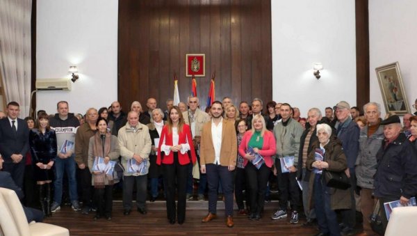 МИНИСТАРКА РУДАРСТВА И ЕНЕРГЕТИКЕ У СМЕДЕРЕВУ: Субвенције за енергетску ефикасности добила 82 домаћинства (ФОТО) МИНИСТАРКА РУДАРСТВА И ЕНЕРГЕТИКЕ У СМЕДЕРЕВУ: Субвенције за енергетску ефикасности добила 82 домаћинства (ФОТО)