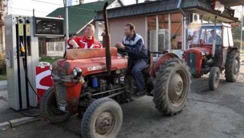 UZ AGRO KARTICU 400 LITARA DIZELA: Vlada Srbije o gorivo za poljoprivrednike