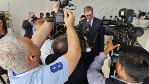 VELIKO INTERESOVANJE STRANIH MEDIJA: Brojni novinari čekali na izjave predsednika Vučića u Dubaiju (VIDEO) VELIKO INTERESOVANJE STRANIH MEDIJA: Brojni novinari čekali na izjave predsednika Vučića u Dubaiju (VIDEO)