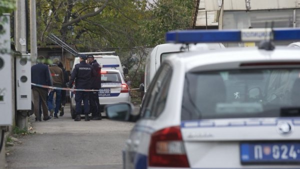 ШТА НАТЕРА ДА ДИГНЕ РУКУ НА ДЕТЕ? Житељи Калуђерице шокирани након што је Небојша убио сина, па себе (ФОТО) ШТА НАТЕРА ДА ДИГНЕ РУКУ НА ДЕТЕ? Житељи Калуђерице шокирани након што је Небојша убио сина, па себе (ФОТО)