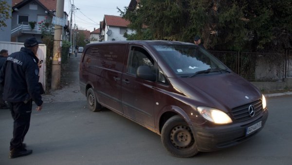 НАЂЕНИ ПИШТОЉ И ОПРОШТАЈНО ПИСМО: Нови детаљи убиства и самоубиства оца и сина у Калуђерици (ФОТО) НАЂЕНИ ПИШТОЉ И ОПРОШТАЈНО ПИСМО: Нови детаљи убиства и самоубиства оца и сина у Калуђерици (ФОТО)