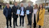 MARTINOVIĆ U SURČINU: Ulaganje u decu je najbolja investicija za budućnost MARTINOVIĆ U SURČINU: Ulaganje u decu je najbolja investicija za budućnost