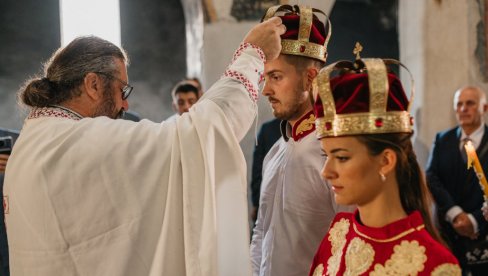 O OVOM VENČANJU SE PRIČA VIŠE OD DVA MESECA: Tamara i Miloš venčali se u Prizrenu u Bogorodici LJeviškoj O OVOM VENČANJU SE PRIČA VIŠE OD DVA MESECA: Tamara i Miloš venčali se u Prizrenu u Bogorodici LJeviškoj