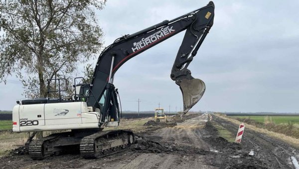 ВРЕДНА ЈЕ 142 МИЛИОНА ДИНАРА: У току реконструција неколико путева у Новој Црњи (ФОТО) ВРЕДНА ЈЕ 142 МИЛИОНА ДИНАРА: У току реконструција неколико путева у Новој Црњи (ФОТО)