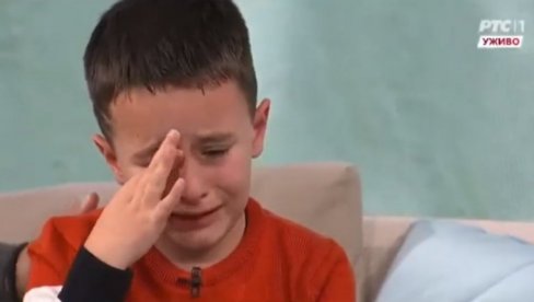 O, DUŠO... Dete se rasplakalo u programu uživo RTS-a, voditeljka morala da ga umiruje, a razlog je neverovatan (VIDEO) O, DUŠO... Dete se rasplakalo u programu uživo RTS-a, voditeljka morala da ga umiruje, a razlog je neverovatan (VIDEO)