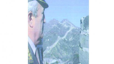 FELJTON - GENERAL JE U BRISELU NOSIO GLAVU U TORBI: Pokloni i ležeran razgovor uz piće bili su sastavni deo Milanovićevog plana FELJTON - GENERAL JE U BRISELU NOSIO GLAVU U TORBI: Pokloni i ležeran razgovor uz piće bili su sastavni deo Milanovićevog plana