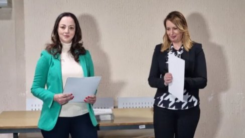 POSLE 10 GODINA PRIMILI NOVE RADNIKE: Dom zdravlja Bela Crkva uručio 17 ugovora na neodređeno vreme POSLE 10 GODINA PRIMILI NOVE RADNIKE: Dom zdravlja Bela Crkva uručio 17 ugovora na neodređeno vreme