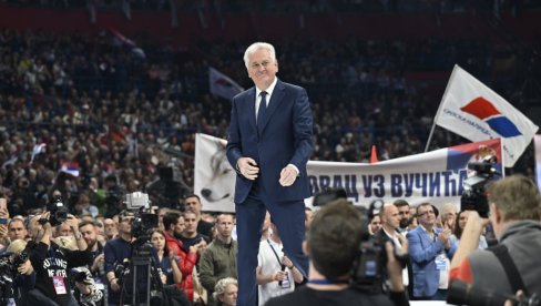 TOMISLAV NIKOLIĆ U PREPUNOJ ARENI: Slušajte i dalje Vučića, ne dozvolite da vas pokolebaju neprijatelji TOMISLAV NIKOLIĆ U PREPUNOJ ARENI: Slušajte i dalje Vučića, ne dozvolite da vas pokolebaju neprijatelji