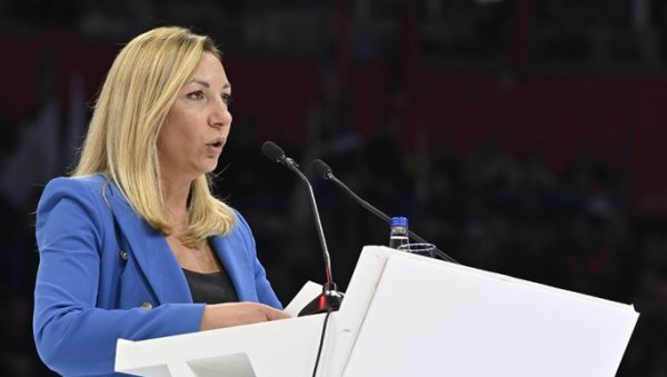 МАЦУРА У АРЕНИ: Породица је стуб нашег друштва и наше Србије МАЦУРА У АРЕНИ: Породица је стуб нашег друштва и наше Србије