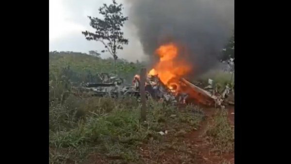 ПОЛИТИЧАР ПОГИНУО У ПАДУ АВИОНА (ВИДЕО) ПОЛИТИЧАР ПОГИНУО У ПАДУ АВИОНА (ВИДЕО)