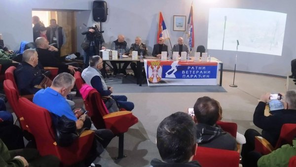 КЊИГА О ХЕРОЈИМА СА КОШАРА: У Параћину представљена „Крвава граница“ Драгутина Димчевског (ФОТО) КЊИГА О ХЕРОЈИМА СА КОШАРА: У Параћину представљена „Крвава граница“ Драгутина Димчевског (ФОТО)