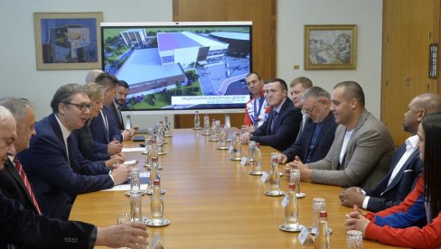 PREDSEDNIK UGOSTIO KREMLEVA I LEGENDARNE ŠAMPIONE: Izgradnja Nacionalnog bokserskog trening centra će mnogo doprineti (FOTO) PREDSEDNIK UGOSTIO KREMLEVA I LEGENDARNE ŠAMPIONE: Izgradnja Nacionalnog bokserskog trening centra će mnogo doprineti (FOTO)