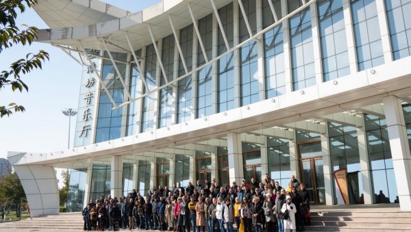 ТРИЈУМФАЛНИ ПУТ МУЗИКЕ: У Београдској филхармонији пуни утисака после турнеје по Кини ТРИЈУМФАЛНИ ПУТ МУЗИКЕ: У Београдској филхармонији пуни утисака после турнеје по Кини
