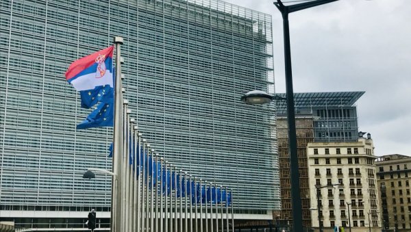 НОВИНАР Н1 ВИДНО НЕРВОЗАН У ЕВРОПСКОЈ КОМИСИЈИ: Упућен је захтев да се састанак откаже НОВИНАР Н1 ВИДНО НЕРВОЗАН У ЕВРОПСКОЈ КОМИСИЈИ: Упућен је захтев да се састанак откаже
