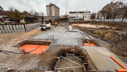 PO SVEŽE VOĆE I POVRĆE OD JESENI 2024: Napreduje izgradnja moderne pijace u centru Obrenovca (FOTO) PO SVEŽE VOĆE I POVRĆE OD JESENI 2024: Napreduje izgradnja moderne pijace u centru Obrenovca (FOTO)