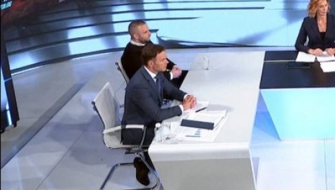 ДАНАС СРБИЈА ИМА НА РАЧУНУ ПЕТ МИЛИЈАРДИ ЕВРА Мали: Држава је била у банкроту, а Ђилас тада имао 619 милиона евра ДАНАС СРБИЈА ИМА НА РАЧУНУ ПЕТ МИЛИЈАРДИ ЕВРА Мали: Држава је била у банкроту, а Ђилас тада имао 619 милиона евра