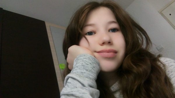 НА МАТУРУ У ГИНИНИМ ХАЉИНАМА: Гест родитеља убијене девојчице Ангелине Аћимовић НА МАТУРУ У ГИНИНИМ ХАЉИНАМА: Гест родитеља убијене девојчице Ангелине Аћимовић