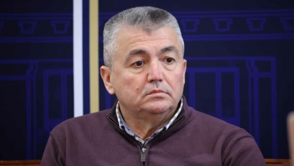 КОНСТИТУИСАНА УЖИЧКА СКУПШТИНА: Митровић на челу парламента КОНСТИТУИСАНА УЖИЧКА СКУПШТИНА: Митровић на челу парламента
