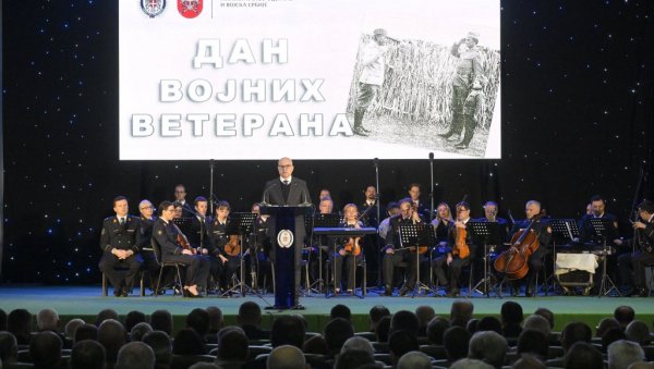 ВОЈНИМ ВЕТЕРАНИМА ДУГУЈЕМО НАШУ СЛОБОДУ: Вучевић - Одајемо пошту бесмртном небеском строју палих предака (ФОТО) ВОЈНИМ ВЕТЕРАНИМА ДУГУЈЕМО НАШУ СЛОБОДУ: Вучевић - Одајемо пошту бесмртном небеском строју палих предака (ФОТО)