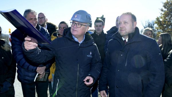 ВЕСИЋ НАЈАВИО НОВУ РЕКОНСТРУКЦИЈУ ИНФРАСТРУКТУРЕ: Борском округу 12 милиона евра ВЕСИЋ НАЈАВИО НОВУ РЕКОНСТРУКЦИЈУ ИНФРАСТРУКТУРЕ: Борском округу 12 милиона евра