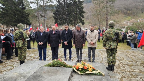 СТРАДАЛО ЈЕ 500 ПАРТИЗАНА: У граду на Лиму обележена осамдесетогодишњица чувене Пријепољске битке (ФОТО) СТРАДАЛО ЈЕ 500 ПАРТИЗАНА: У граду на Лиму обележена осамдесетогодишњица чувене Пријепољске битке (ФОТО)