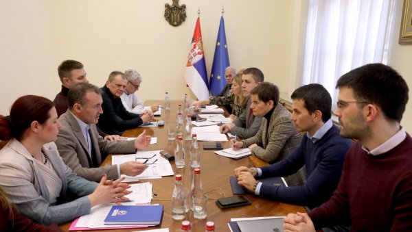 ВАЖАН РАЗГОВОР: Премијерка Брнабић се састала са представницима Синдиката управе Србије (ФОТО) ВАЖАН РАЗГОВОР: Премијерка Брнабић се састала са представницима Синдиката управе Србије (ФОТО)