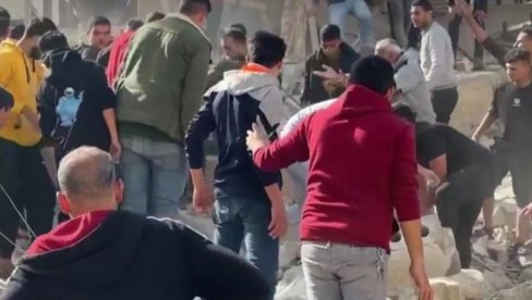 POTRAGA ZA TELIMA U RUŠEVINAMA KAN JUNISA: Lokalno stanovništvo izvlači mrtve i ranjene POTRAGA ZA TELIMA U RUŠEVINAMA KAN JUNISA: Lokalno stanovništvo izvlači mrtve i ranjene