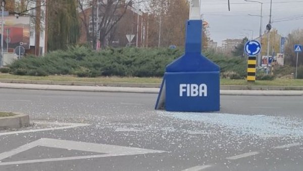 КОШ НАСРЕД КРУЖНОГ ТОКА У НИШУ: Несвакидашња сцена (ФОТО/ВИДЕО) КОШ НАСРЕД КРУЖНОГ ТОКА У НИШУ: Несвакидашња сцена (ФОТО/ВИДЕО)