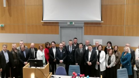 HVALA VUČIĆU, RUKOVODSTVU I ZDRAVSTVENIM RADNICIMA Poruka lekara iz Republike Srpske: Srbija uradila puno za građane RS (VIDEO) HVALA VUČIĆU, RUKOVODSTVU I ZDRAVSTVENIM RADNICIMA Poruka lekara iz Republike Srpske: Srbija uradila puno za građane RS (VIDEO)